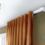 Karnisz sufitowy aluminiowy pojedynczy biały ZS-300 z agrafkami – komplet 300 cm