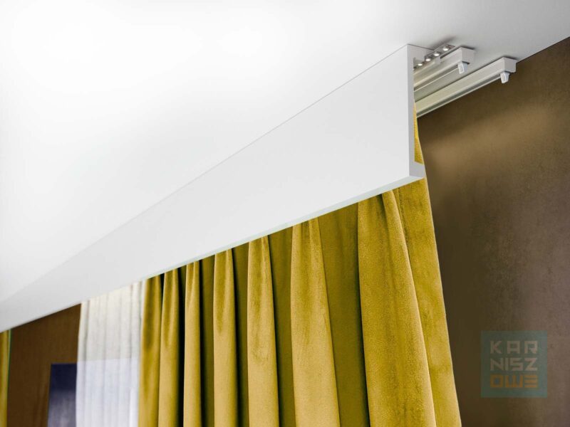 Maskownica karnisza Creativa LK-04 LightBlocker 18×244 cm z oświetleniem LED – przykład montażu listwy przy zasłonach