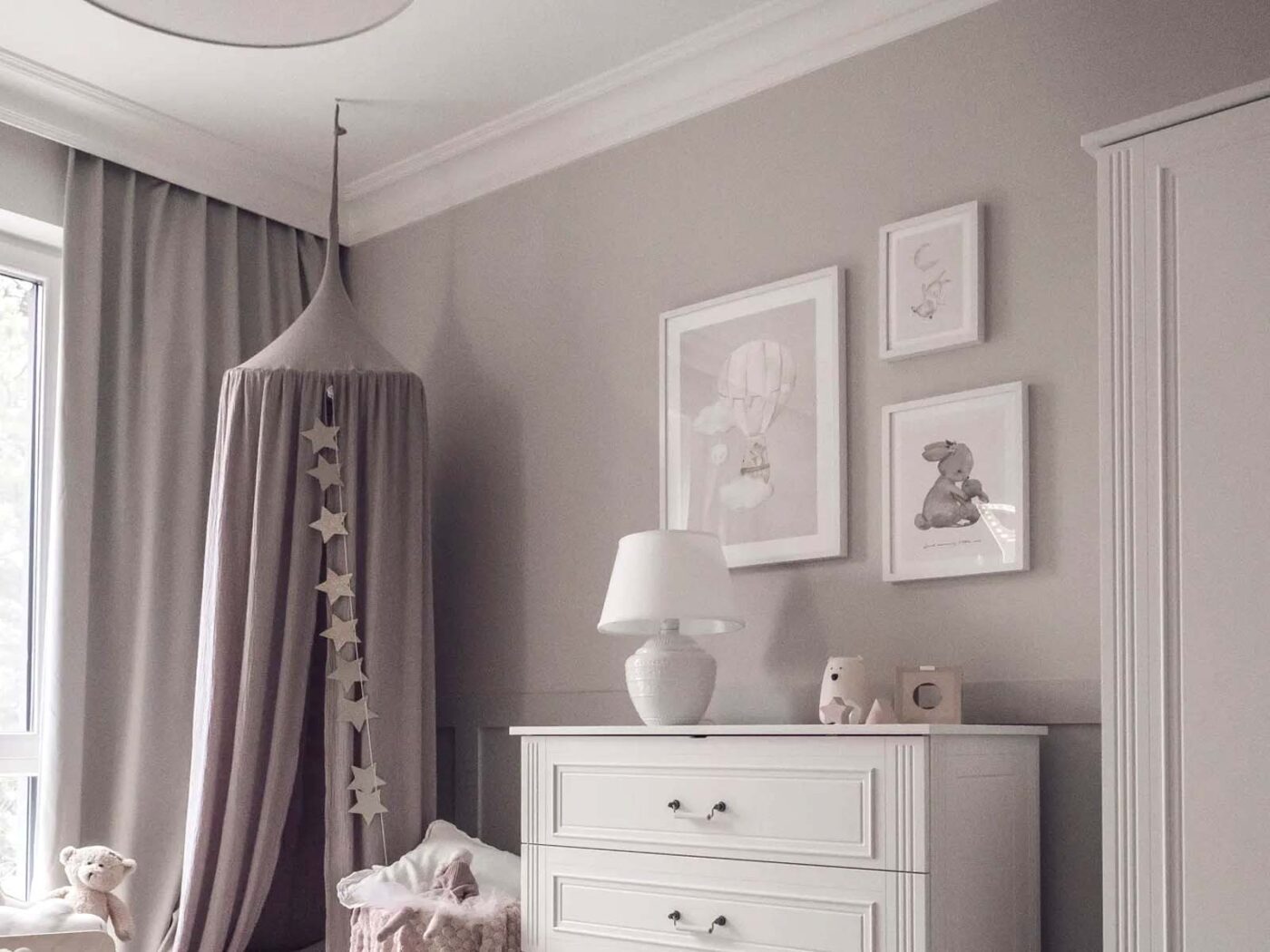 Maskownica karnisza Mardom Decor MD156 LightGuard LED w aranżacji pokoju dziecięcego