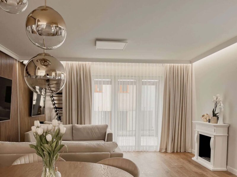 Maskownica karnisza Mardom Decor QL026 zastosowana w aranżacji salonu