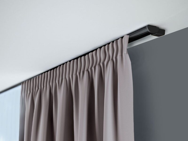 Karnisz sufitowy ZD czarny z zasłoną – pojedyncza aluminiowa szyna sufitowa