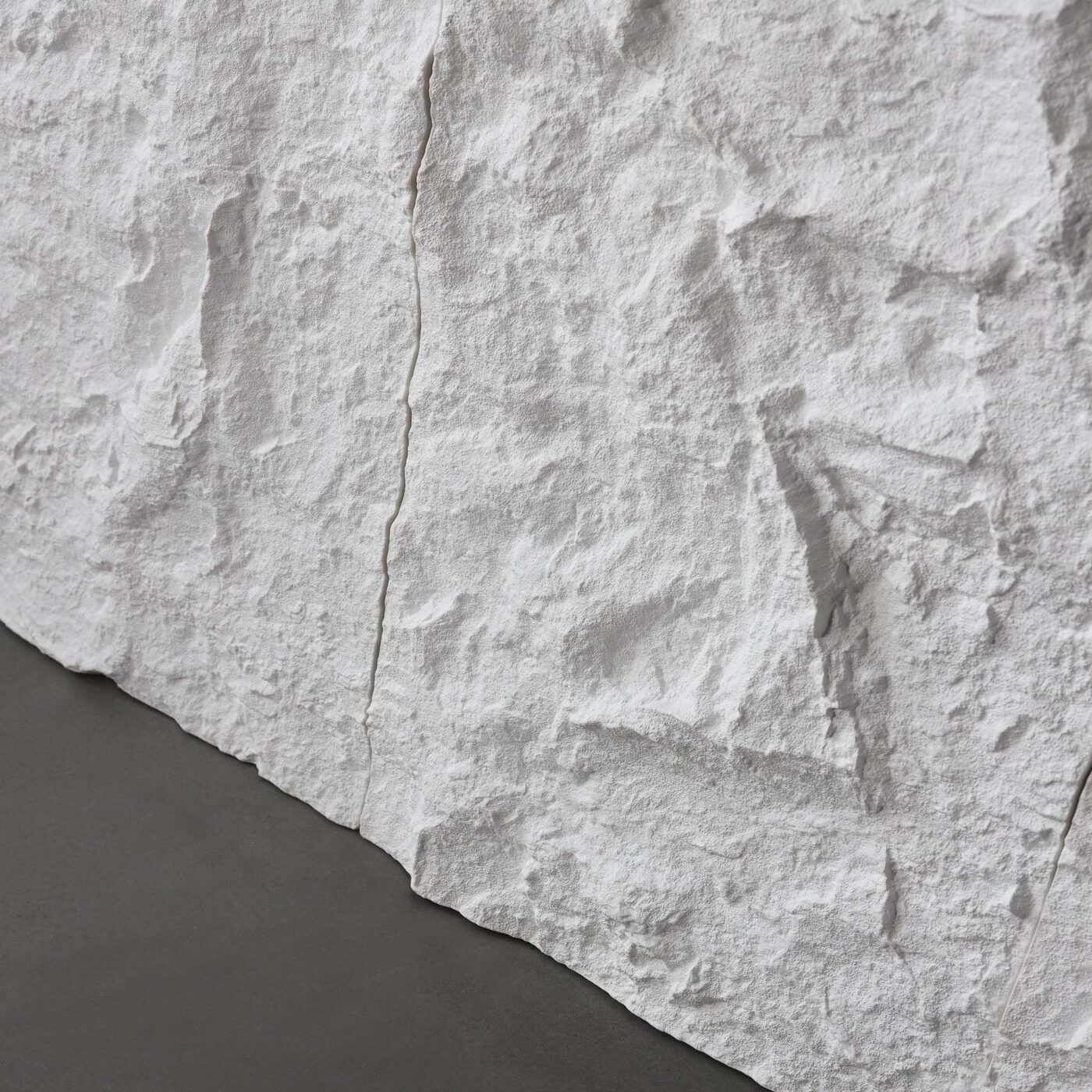 Panele ścienne Santero Stone Touch – detal łączenia modułowych paneli imitujących skałę